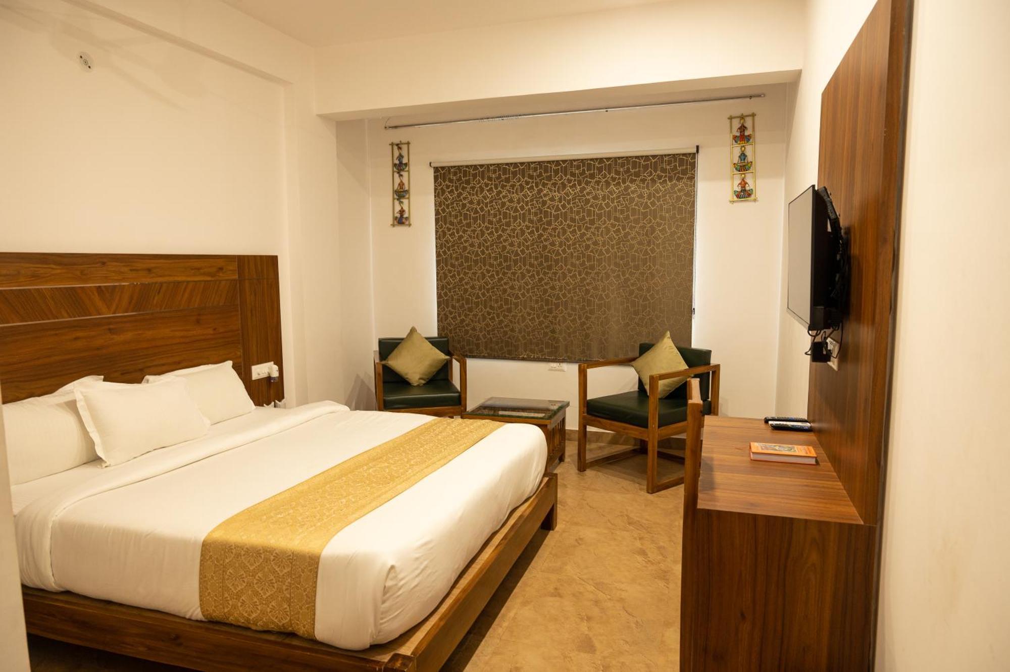 Amritara Ramila Kutir Hotel Ayodhya Екстериор снимка