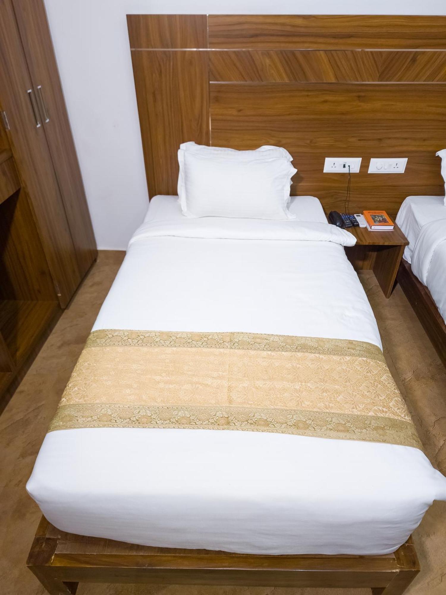 Amritara Ramila Kutir Hotel Ayodhya Екстериор снимка